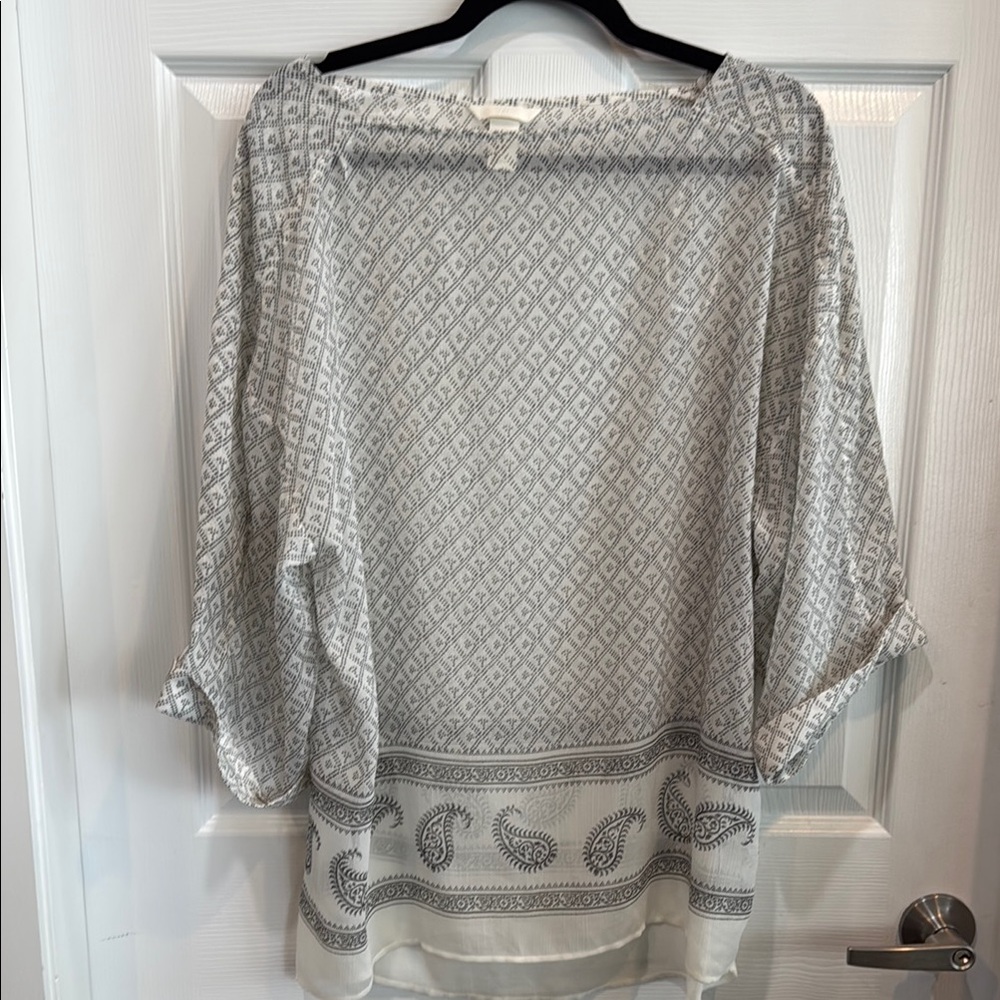 🔥 H&M size US10 Elegant Gray Patterned Women's Top